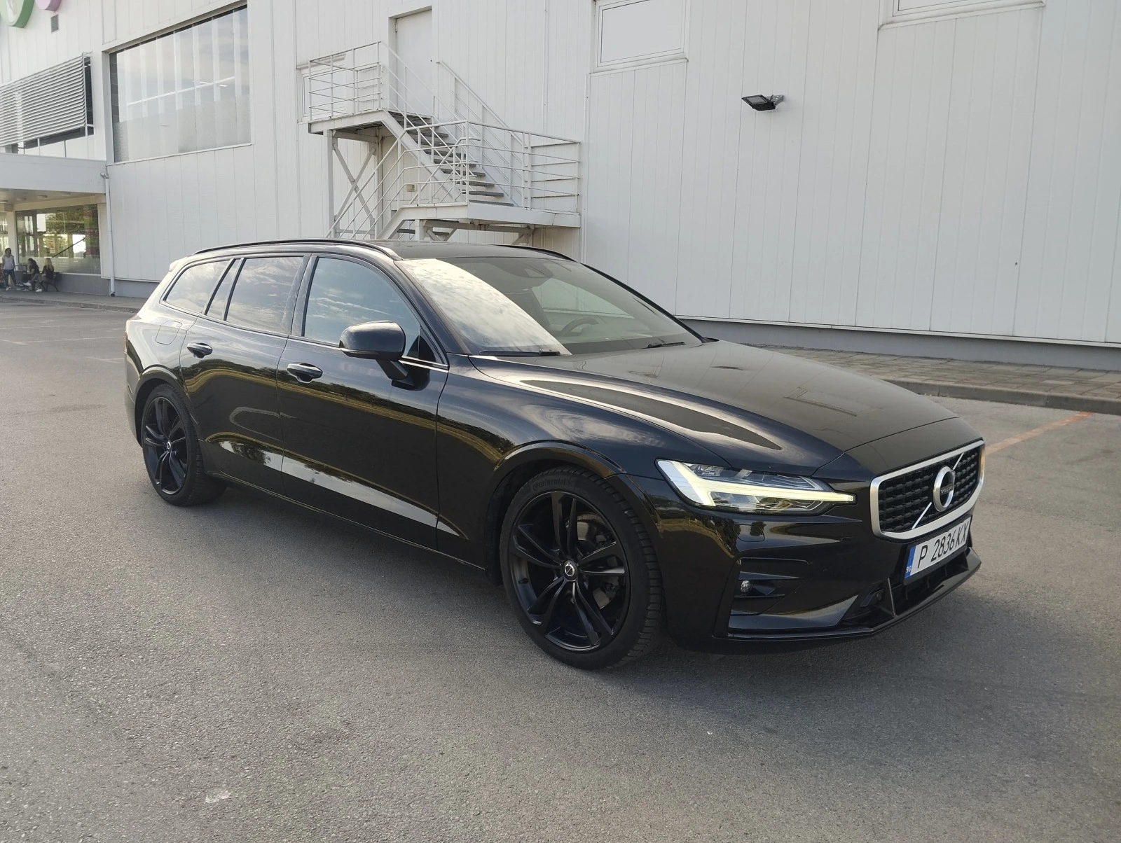 Volvo V60 2.0D3 R-Line - изображение 2