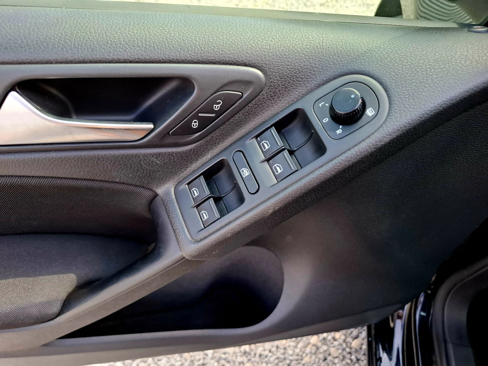 VW Golf 2.0TDI | Mobile.bg — изображение 12