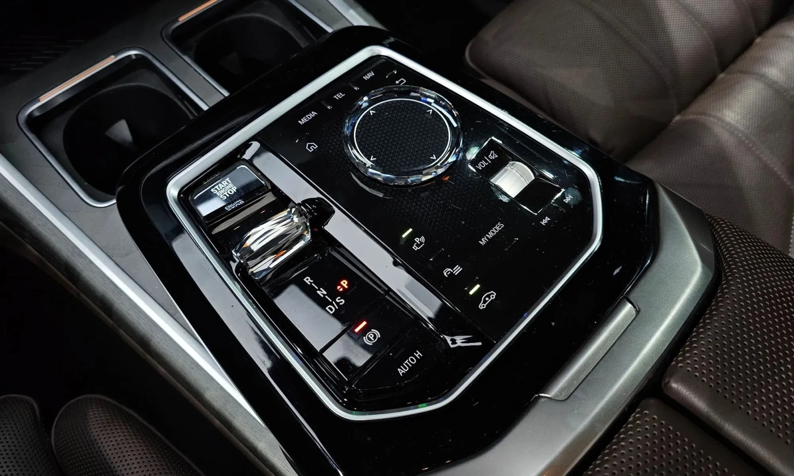 BMW 740 7 Series (G70) 740I Sdrive Design Pure Excellence - изображение 8