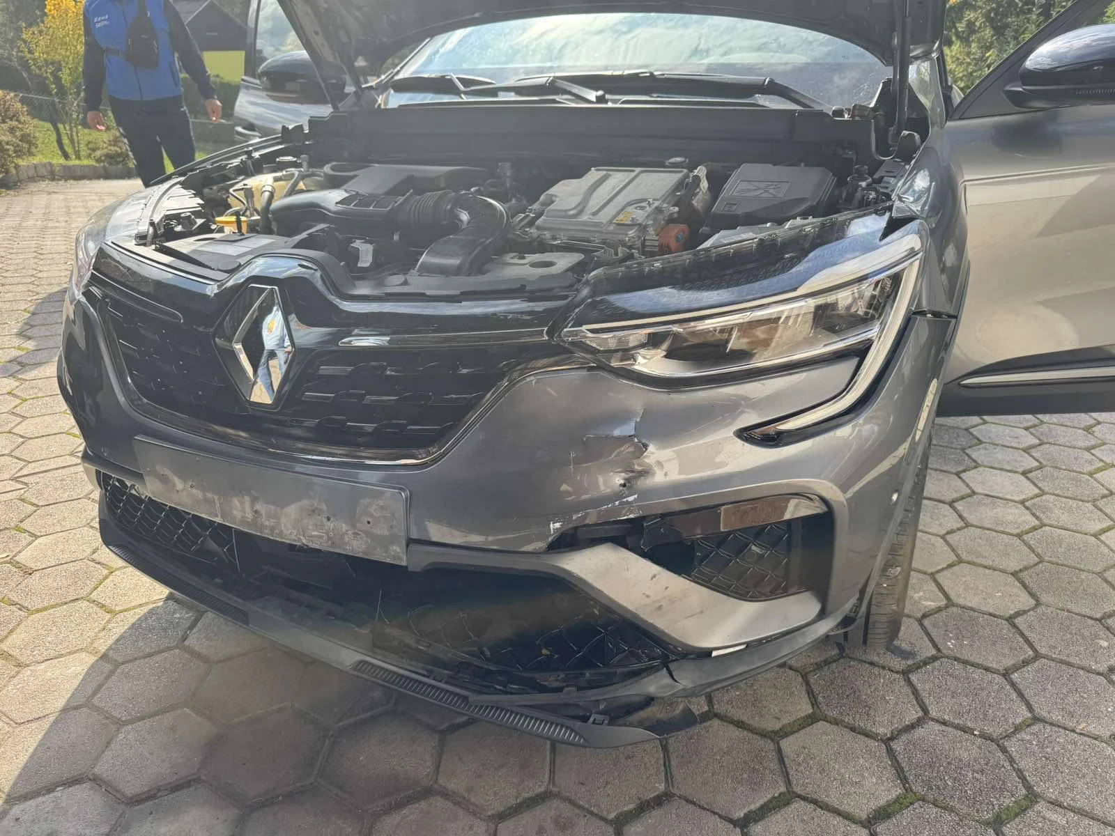 Renault Arkana 1.6 HYBRID RS-LINE - изображение 10