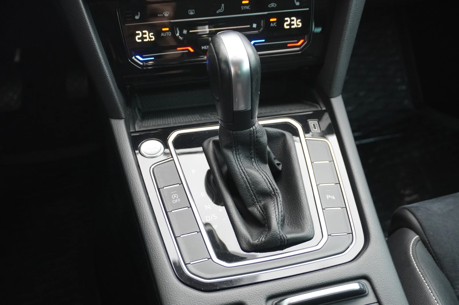 VW Passat 2.0TDI ELEGANCE DSG Virtual cockpit | Mobile.bg   14