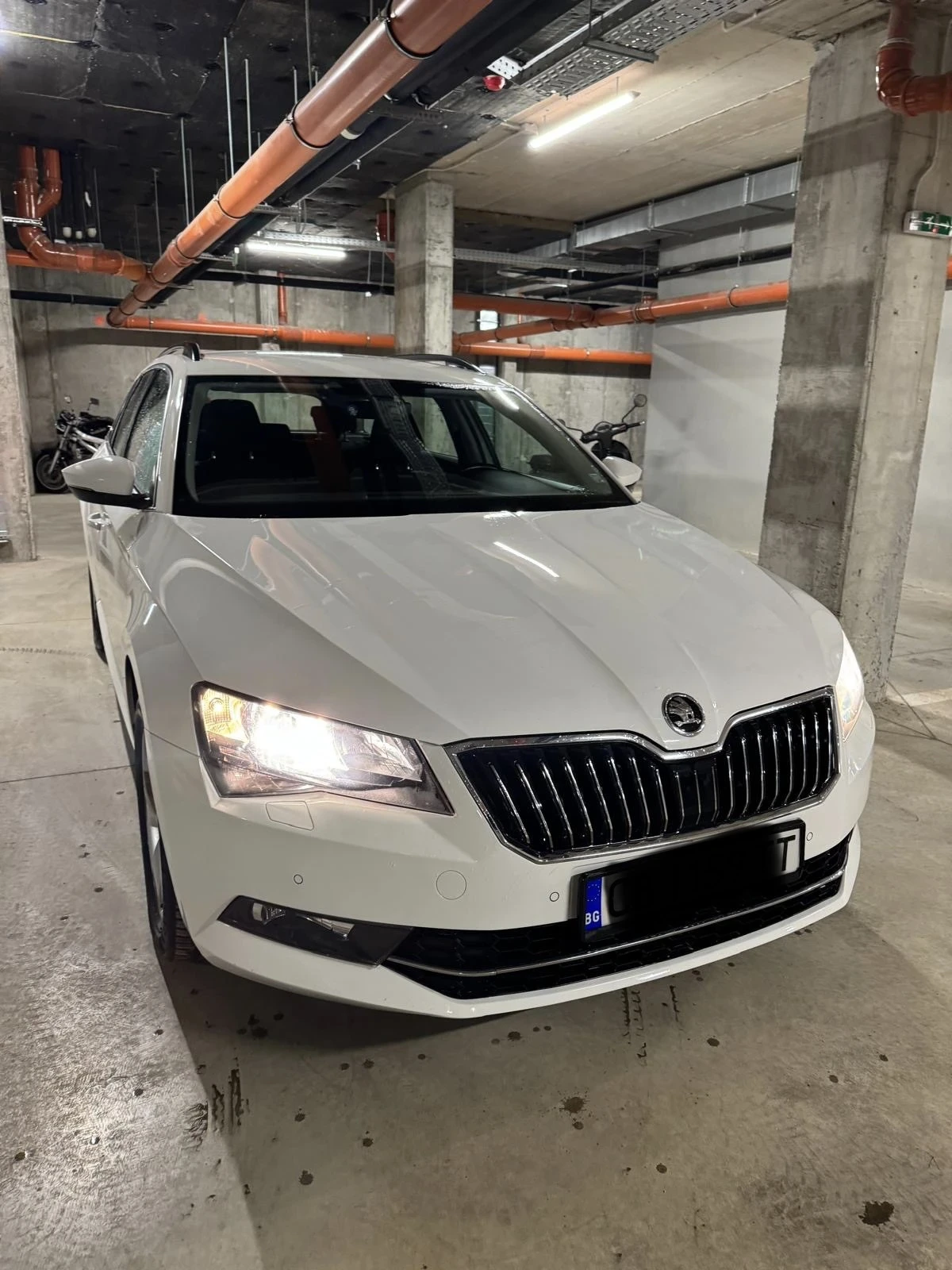 Skoda Superb 2.0 TSI, 4x4, снимка 6 - Автомобили и джипове - 53672454