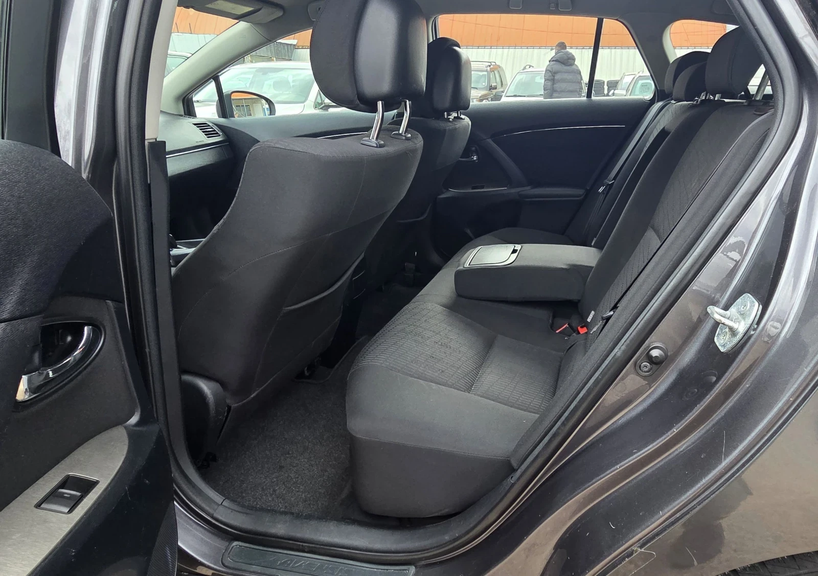 Toyota Avensis 1.8 БЕНЗИН/149 КОНЯ, снимка 9 - Автомобили и джипове - 54204022