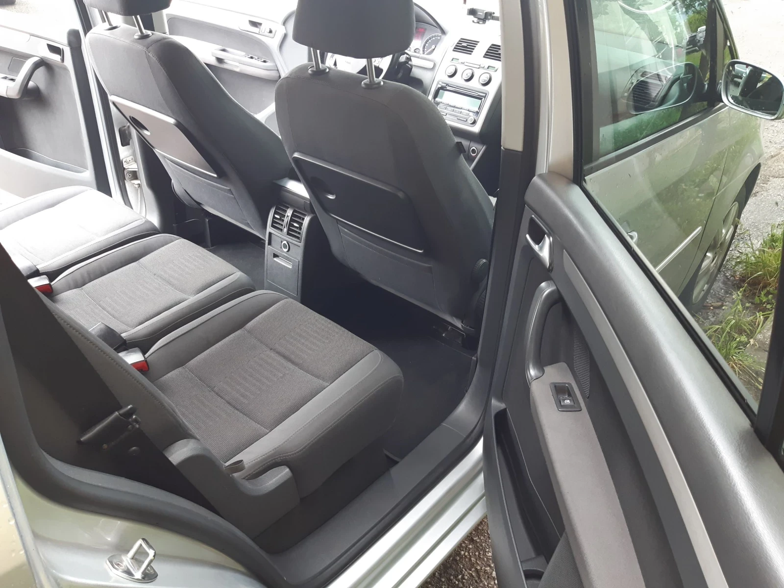 VW Touran, снимка 12 - Автомобили и джипове - 54921248