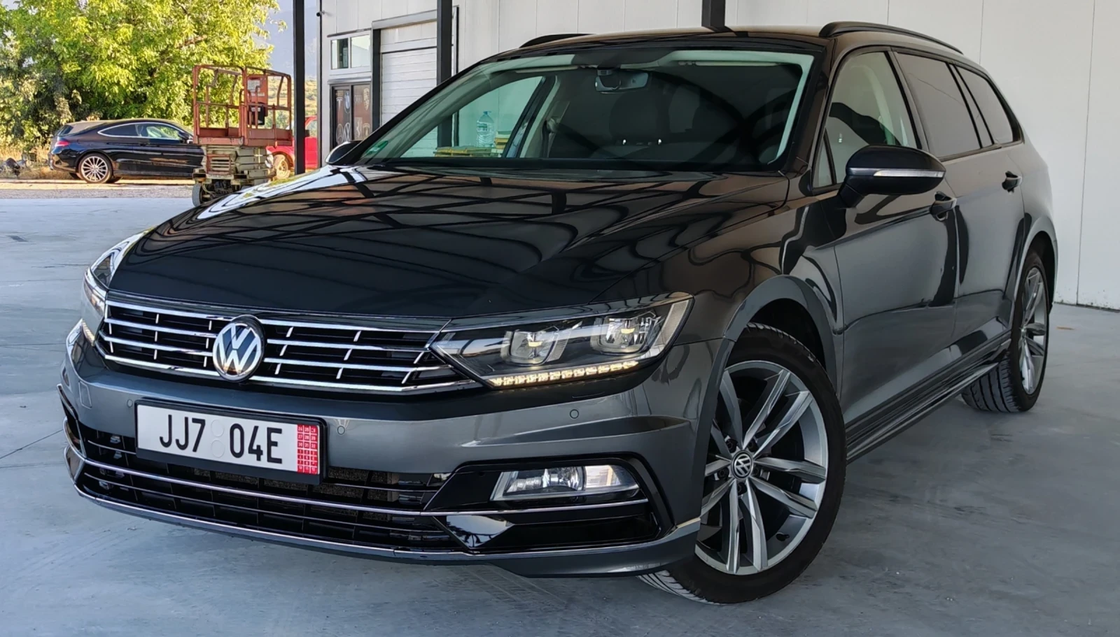 VW Passat 2.0TDI R-line Пакет* LED* NAVI* ACC* USB* ISOFIX, снимка 3 - Автомобили и джипове - 55082223