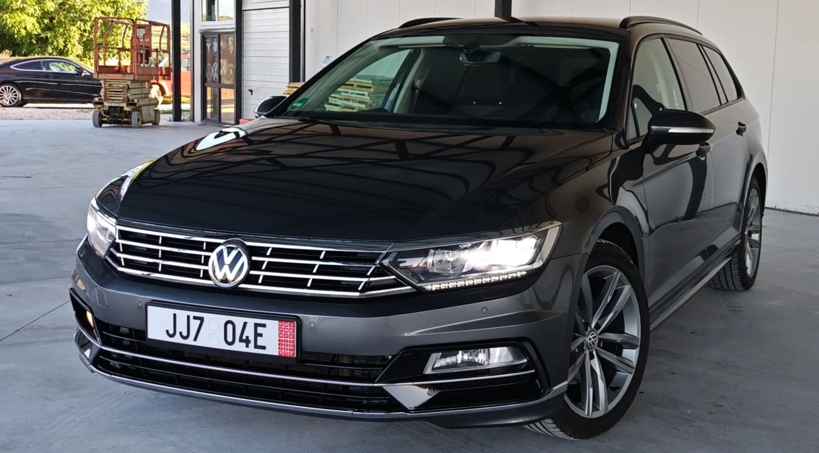 VW Passat 2.0TDI R-line Пакет* LED* NAVI* ACC* USB* ISOFIX