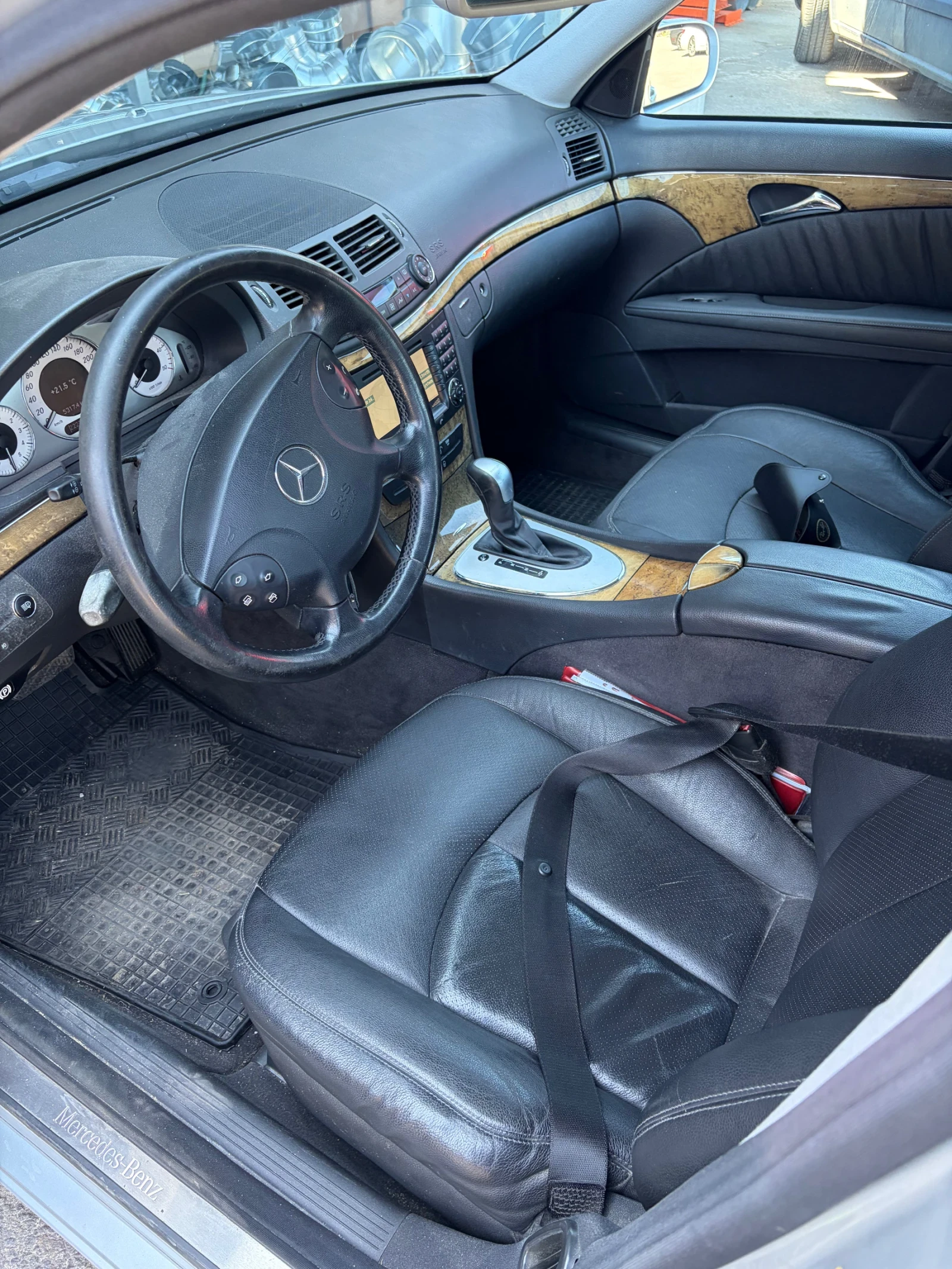 Mercedes-Benz E 320 CDI, снимка 2 - Автомобили и джипове - 55235828