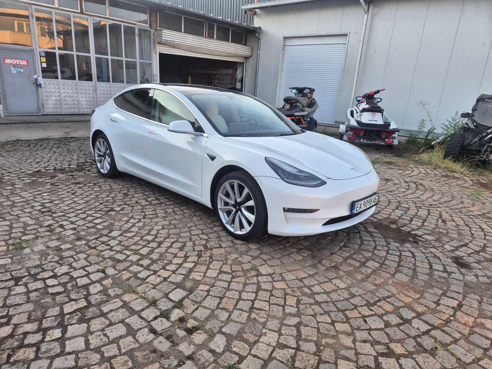 Tesla Model 3, снимка 7 - Автомобили и джипове - 55537693
