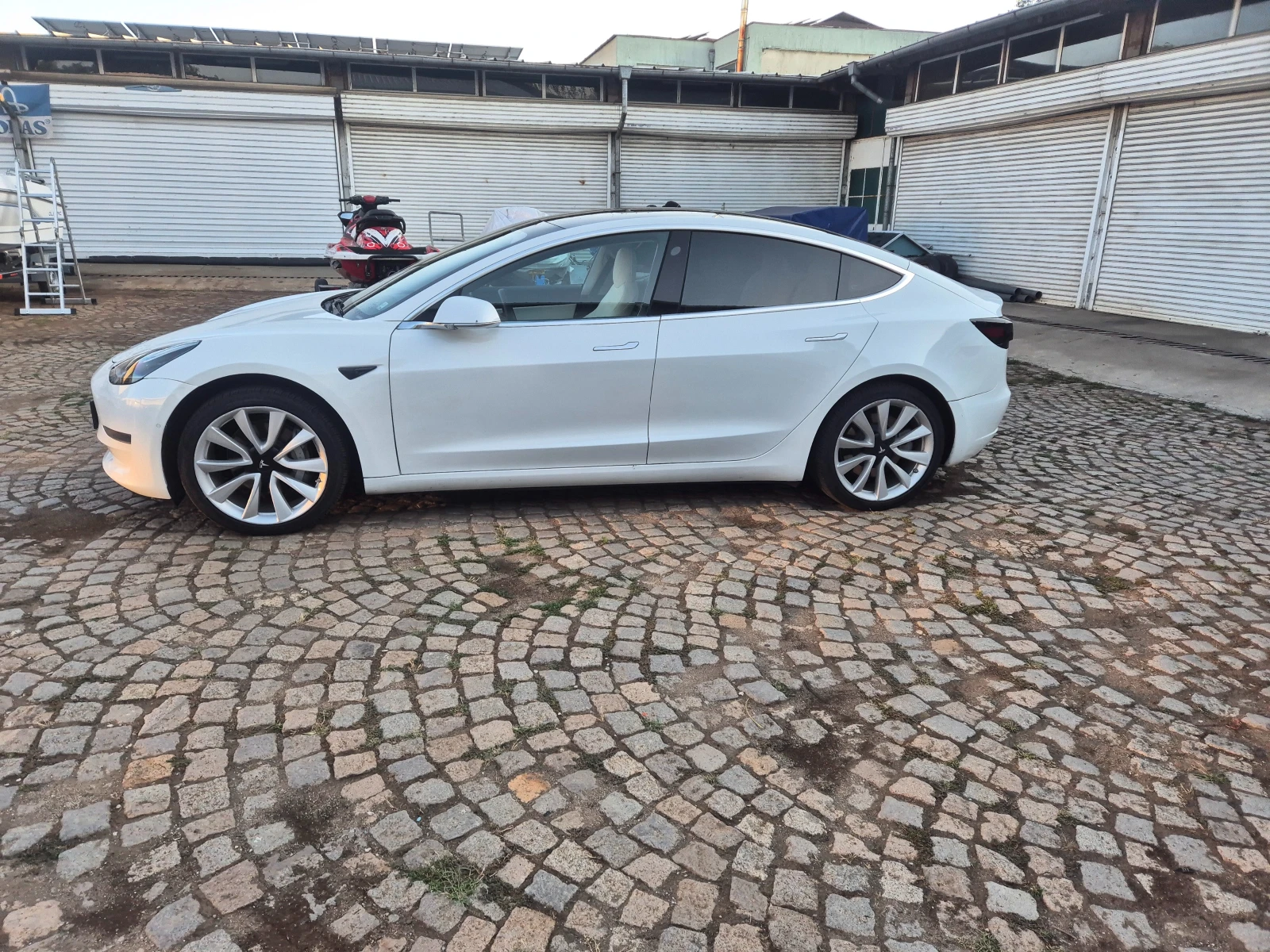 Tesla Model 3, снимка 3 - Автомобили и джипове - 55537693