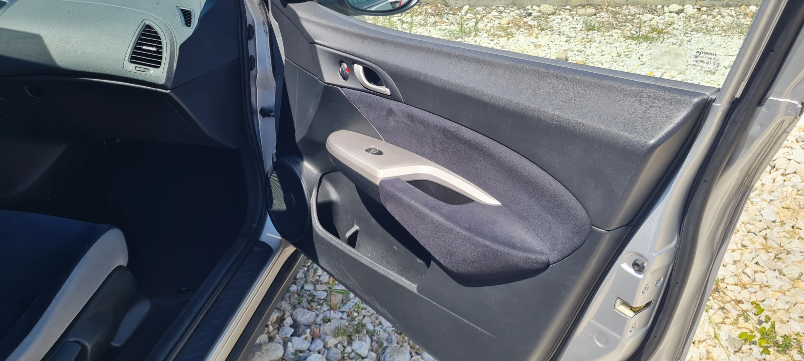 Honda Civic 1.8i 140 к.с, снимка 9 - Автомобили и джипове - 55640614