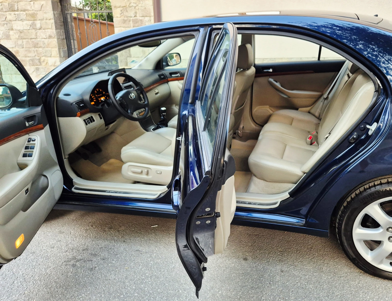 Toyota Avensis 2.0d4d-EXCLUSIVE-верига-нави-6скорости-japan, снимка 13 - Автомобили и джипове - 56144815