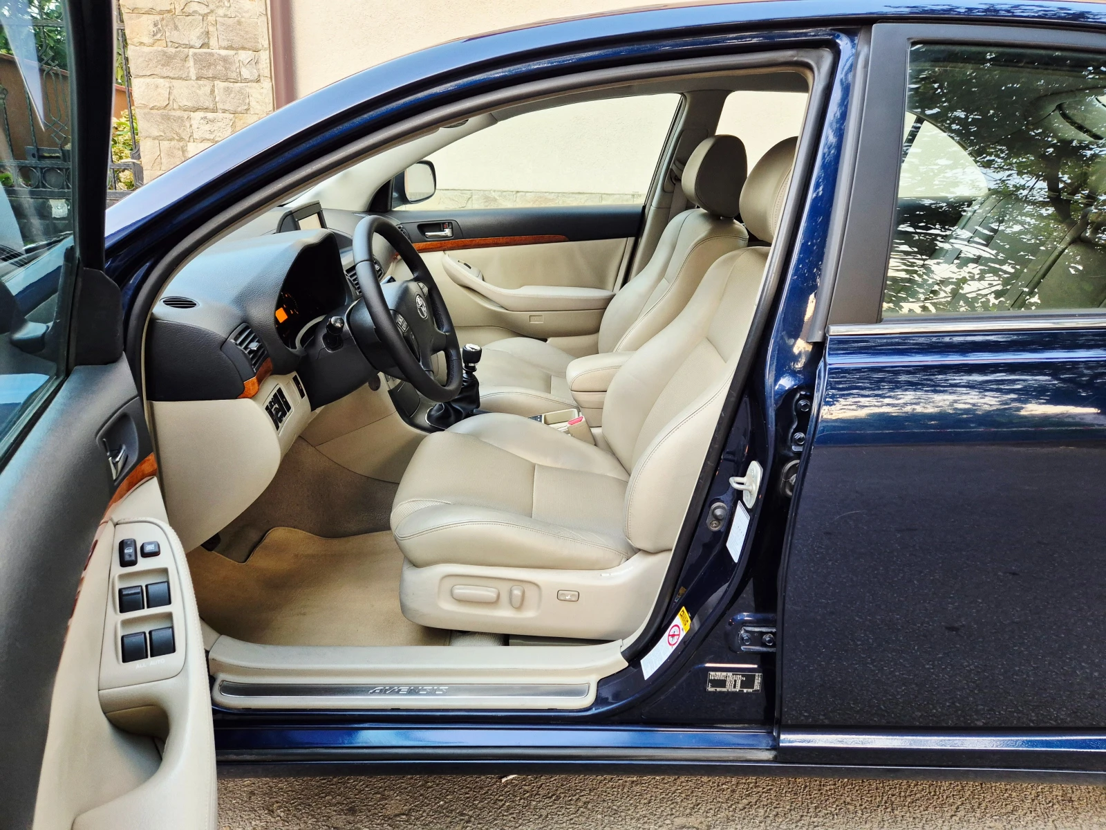 Toyota Avensis 2.0d4d-EXCLUSIVE-верига-нави-6скорости-japan, снимка 12 - Автомобили и джипове - 56144815