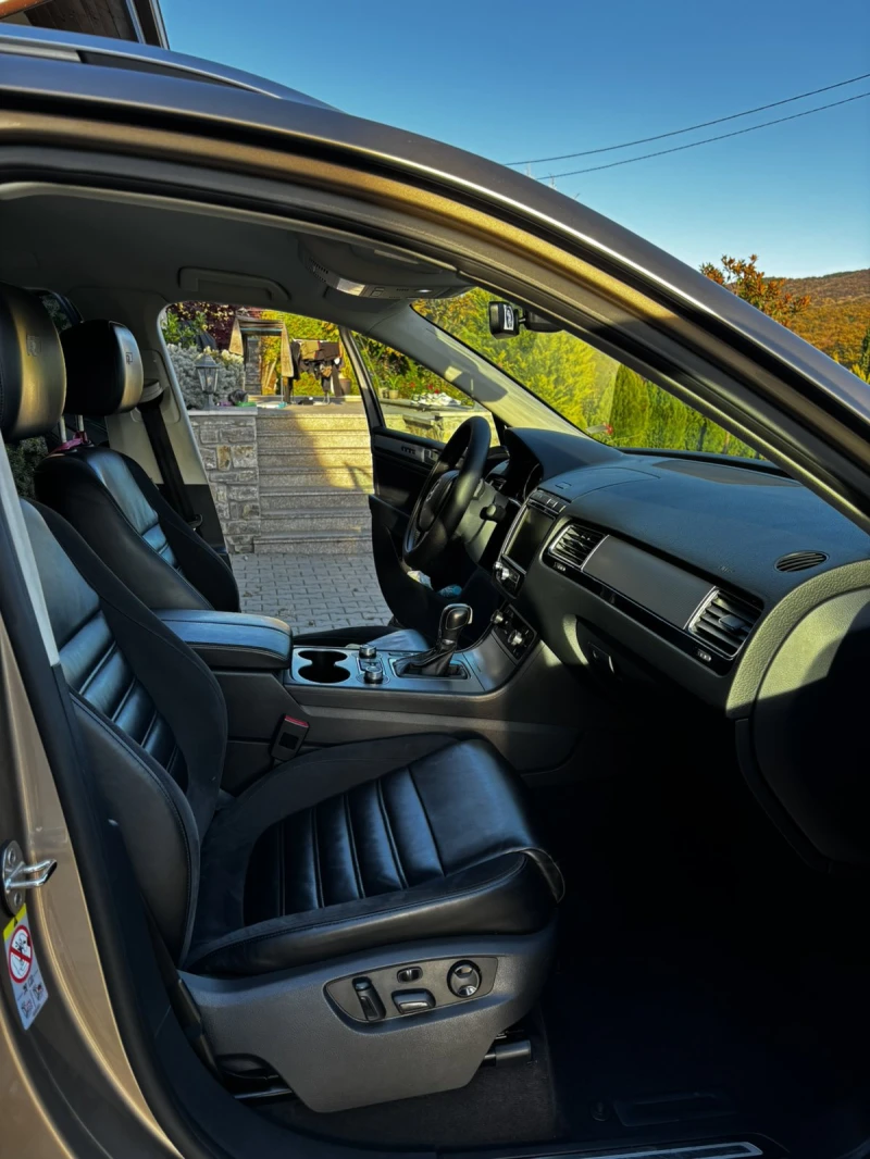 VW Touareg R line  TDI 262кс , снимка 13 - Автомобили и джипове - 52584673