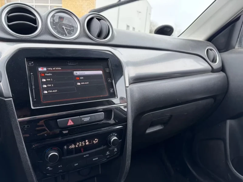 Suzuki Vitara 1.6benzin Aut.Keyless. Led. 120ps, снимка 16 - Автомобили и джипове - 53517193