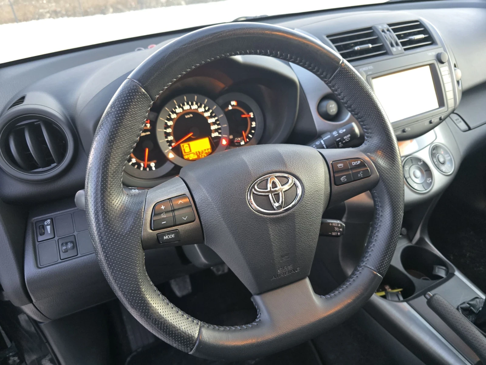 Toyota Rav4 2.2D4D/150КС/EXECUTIVE/КОЖА/НАВИГАЦИЯ/ПОДГРЕВ - изображение 8