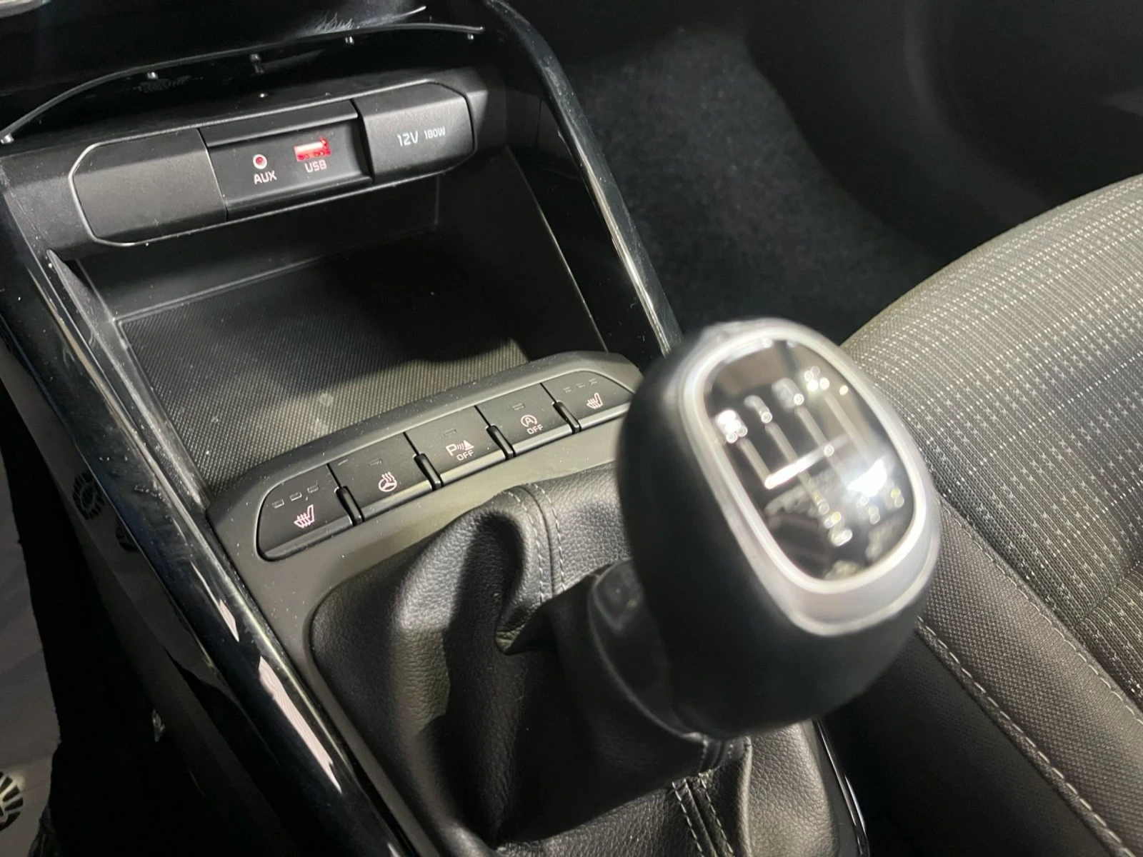 Kia Stonic 1.6 CRDi / 110hp / EU6 - изображение 10