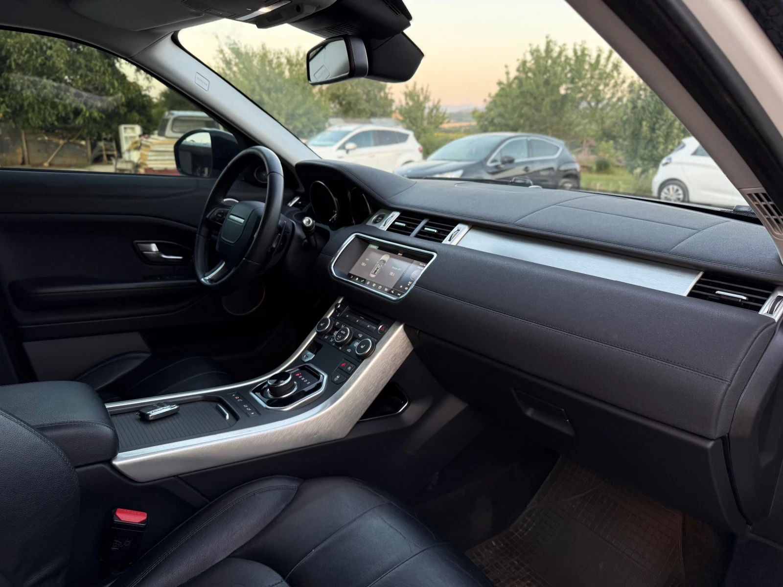 Land Rover Evoque 2.0 Td4 4x4 SE DYMANIC - изображение 10