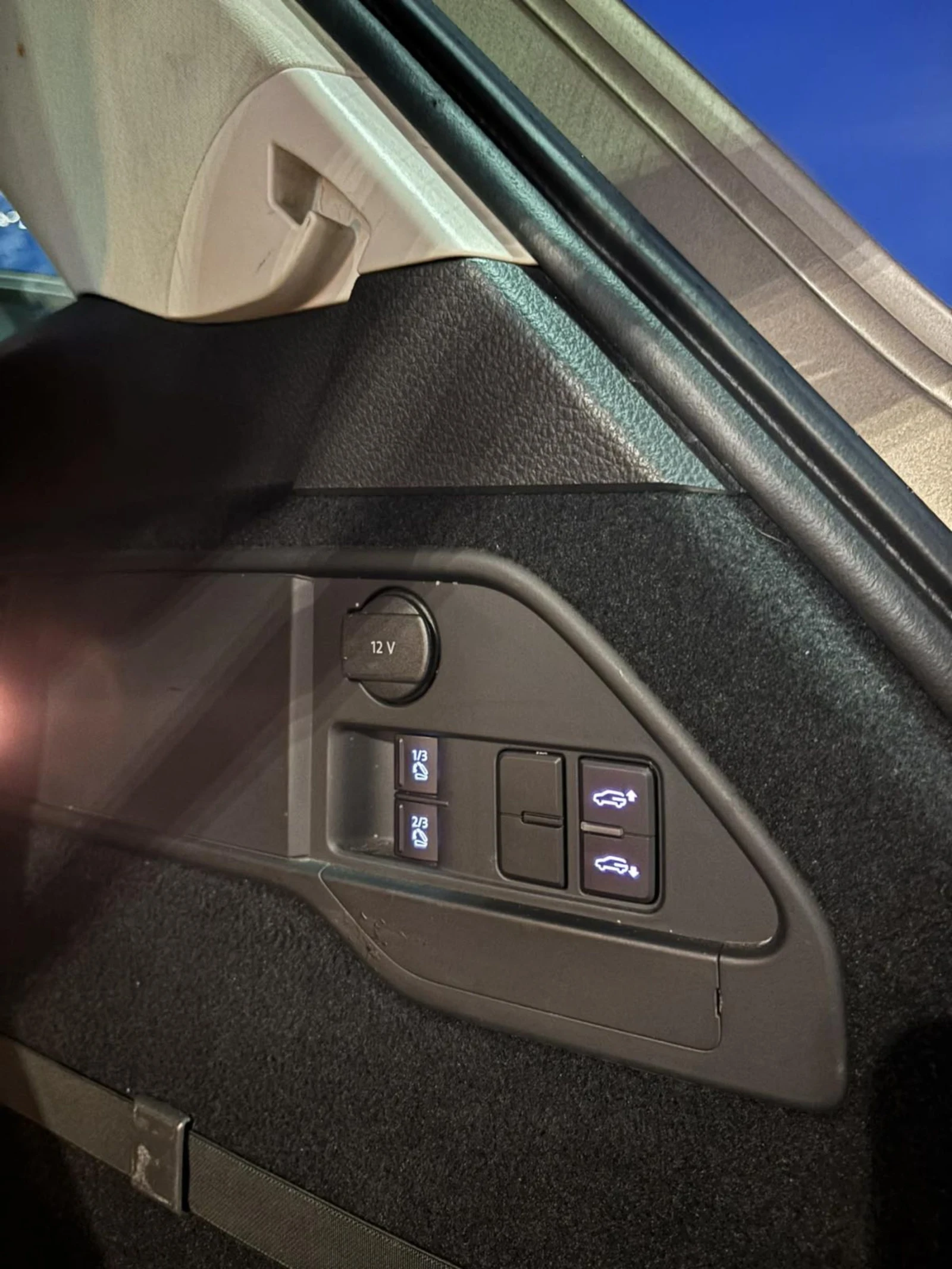 VW Touareg R line  TDI 262  | Mobile.bg   8