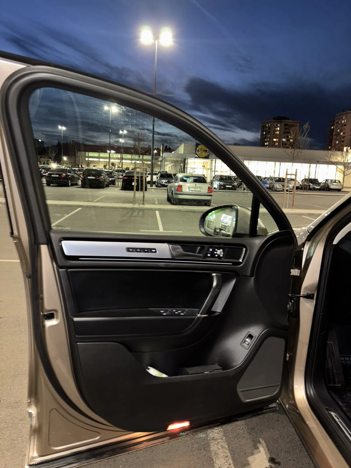 VW Touareg R line  TDI 262  | Mobile.bg   10