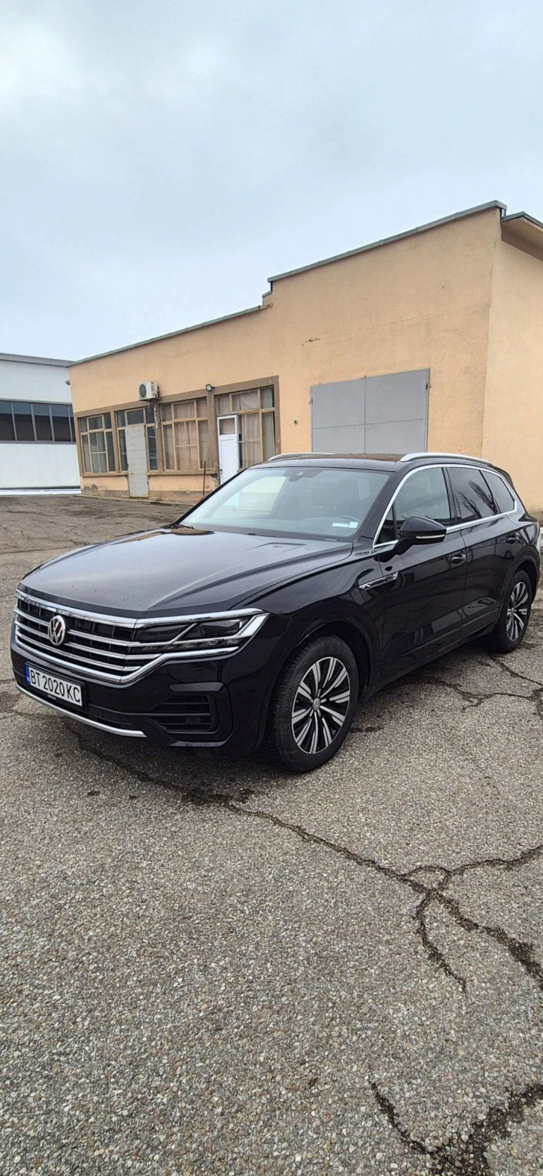 VW Touareg V6 TDI 4MOTION R-line, снимка 2 - Автомобили и джипове - 53740857