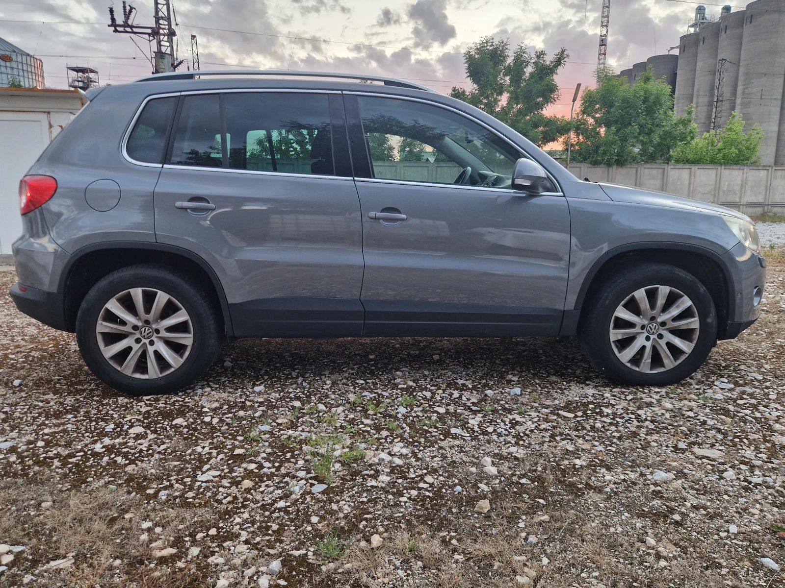 VW Tiguan 2.0TDI-AUT* 4motion 4x4* Sport* NAVI* KSENON* PDC*, снимка 7 - Автомобили и джипове - 54610135