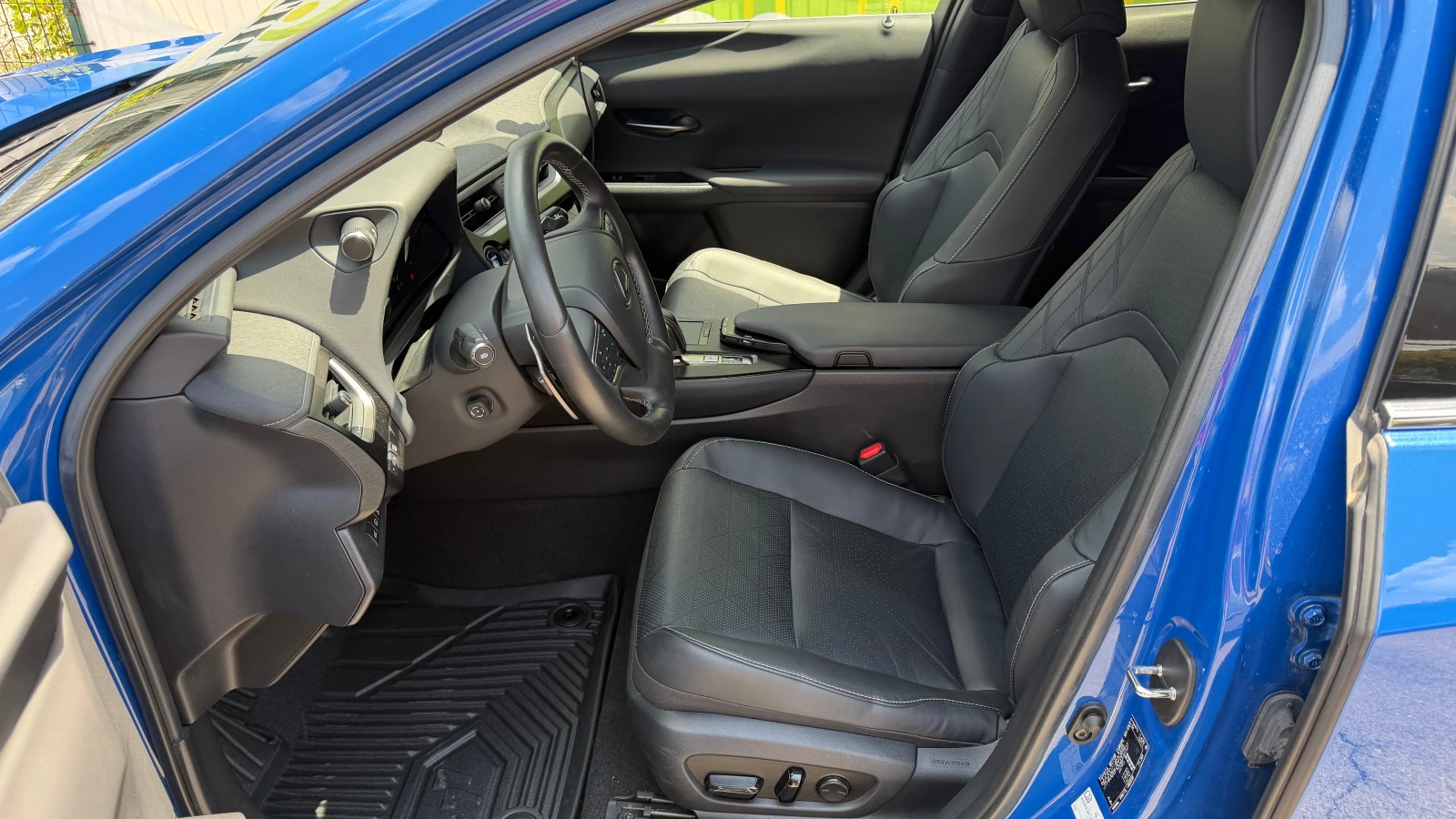 Lexus UX 300e Чисто нов автомобил!, снимка 8 - Автомобили и джипове - 55102091