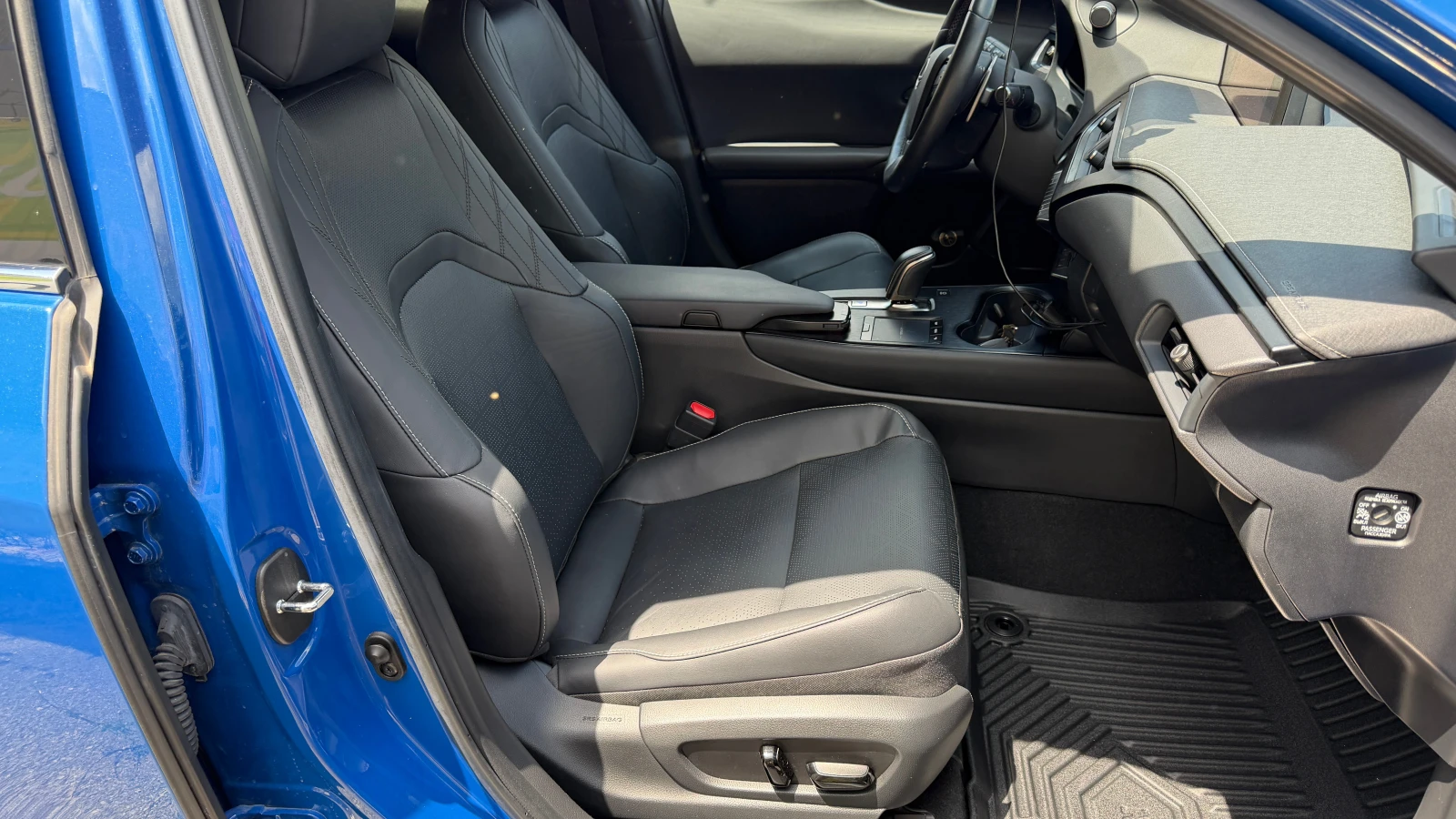 Lexus UX 300e Чисто нов автомобил!, снимка 12 - Автомобили и джипове - 55102091