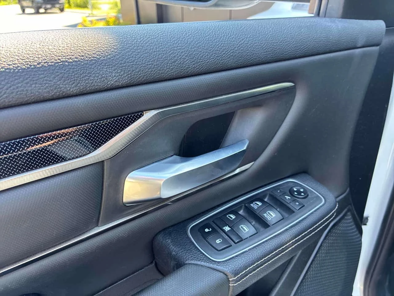 Dodge RAM 1500  Sport / CAMERA / CARFAX / АВТОКРЕДИТ , снимка 11 - Автомобили и джипове - 55591283