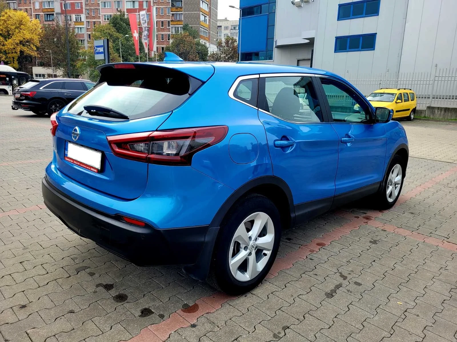 Nissan Qashqai 1.5 TD, снимка 4 - Автомобили и джипове - 55788701