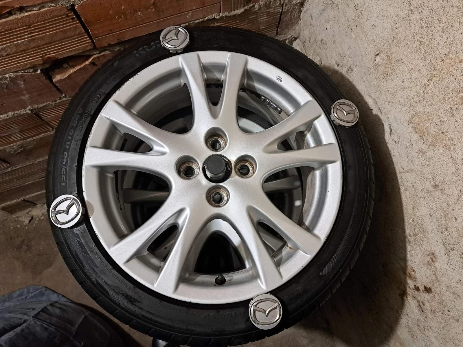 Гуми с джанти Kumho 195/45R16, снимка 3 - Гуми и джанти - 53713389