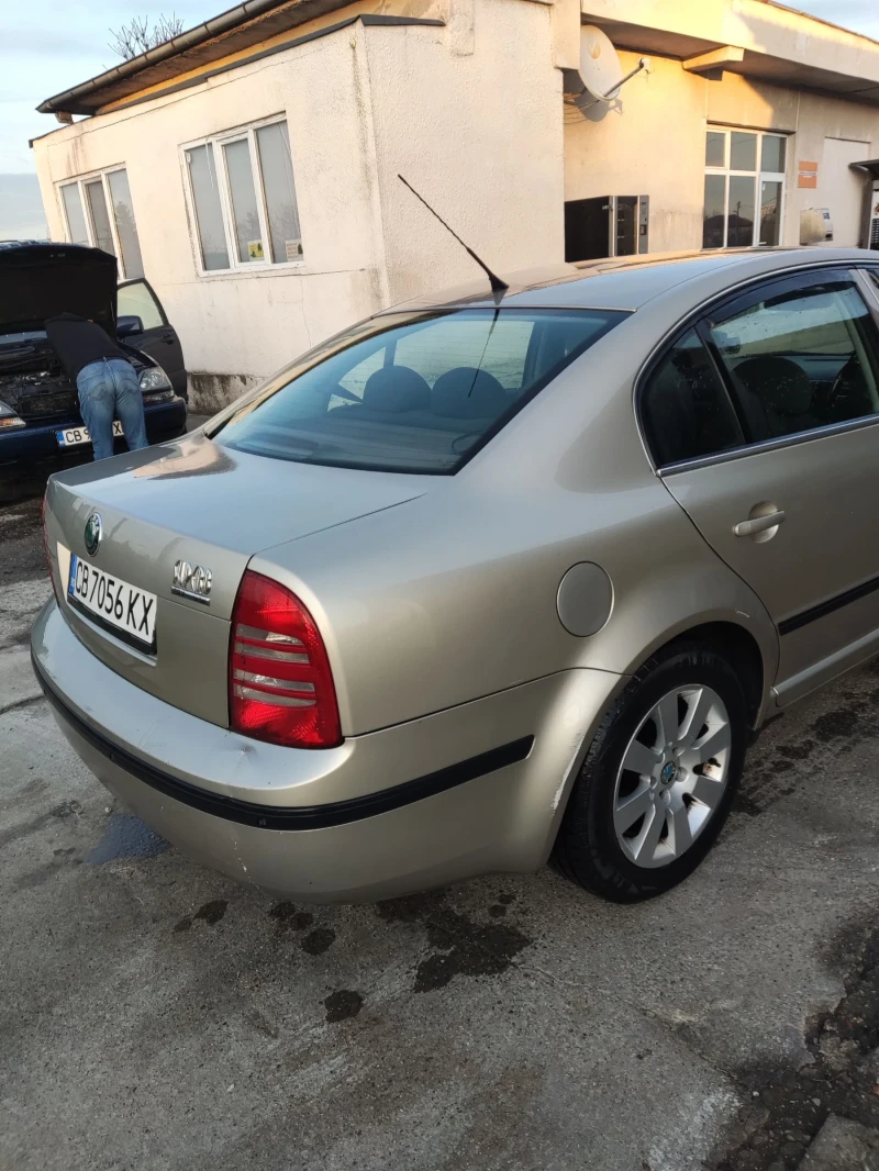 Skoda Superb 1.8 т бензин , снимка 15 - Автомобили и джипове - 48031148