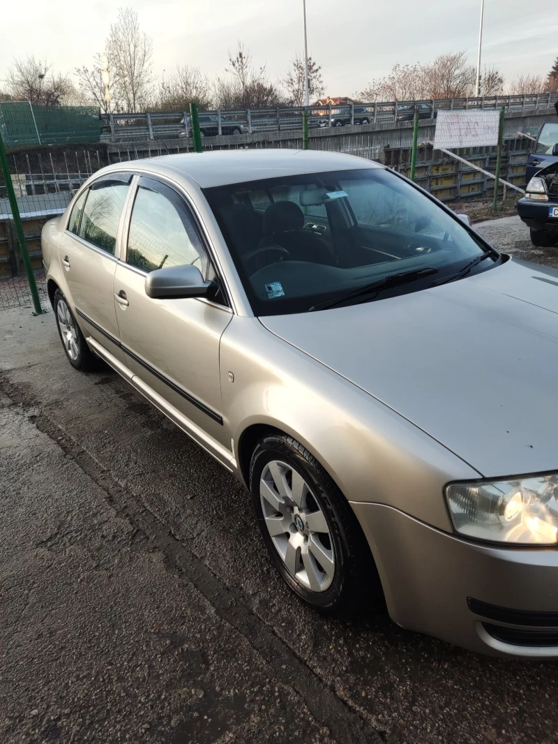 Skoda Superb 1.8 т бензин , снимка 9 - Автомобили и джипове - 48031148