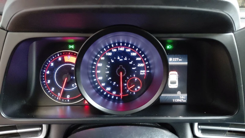 Hyundai Elantra, снимка 5 - Автомобили и джипове - 52471896