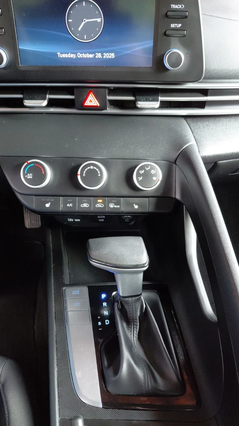 Hyundai Elantra, снимка 8 - Автомобили и джипове - 52471896