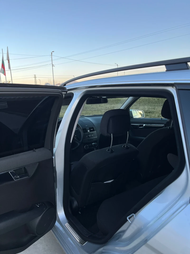 Mercedes-Benz C 220, снимка 8 - Автомобили и джипове - 52775181