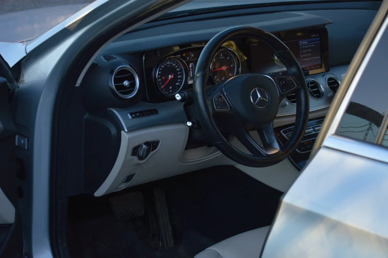 Mercedes-Benz E 200, снимка 8 - Автомобили и джипове - 52860265