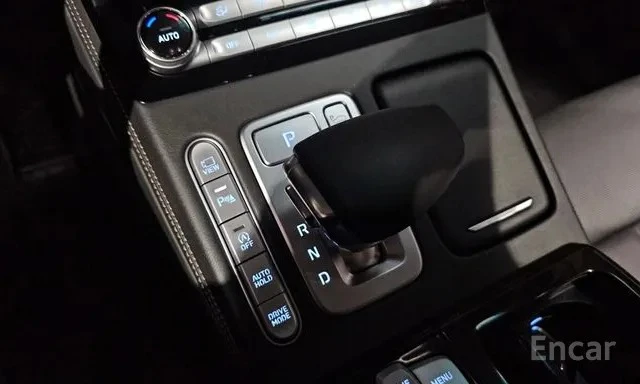 Genesis G90 3.8 GDI V6* Luxury* ДИСТРОНИК* ОБДУХВАНЕ* ПОДГРЕВ, снимка 9 - Автомобили и джипове - 55102501