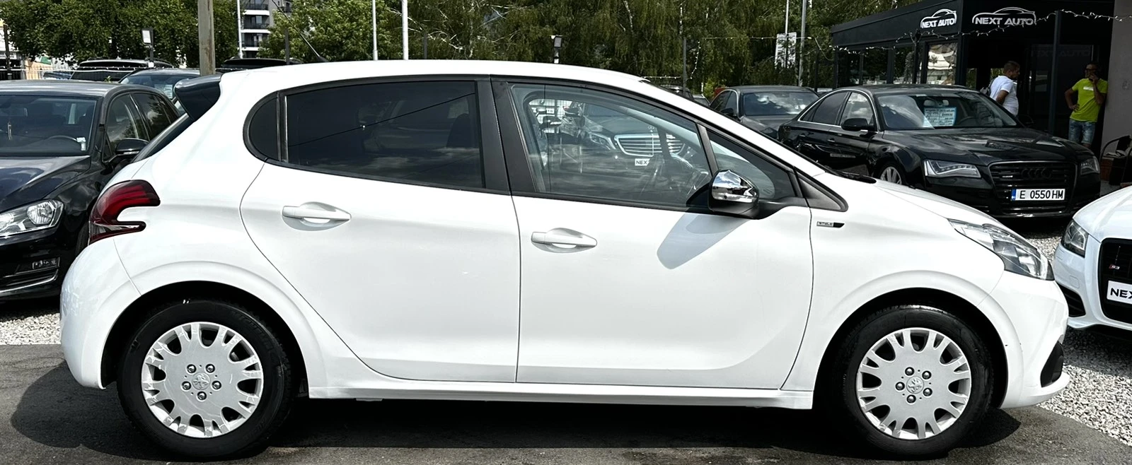 Peugeot 208 1.2I 82HP 101, 000KM EURO6 - изображение 4