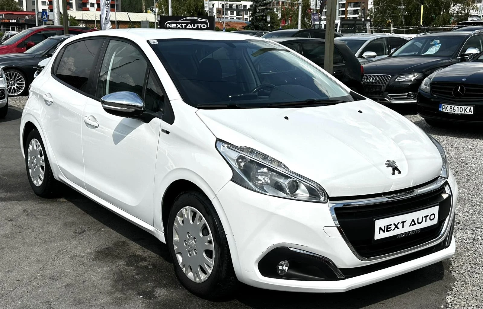 Peugeot 208 1.2I 82HP 101, 000KM EURO6 - изображение 3