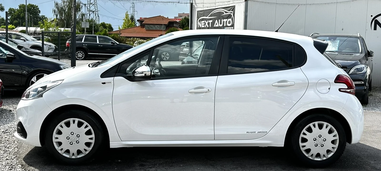 Peugeot 208 1.2I 82HP 101, 000KM EURO6 - изображение 8