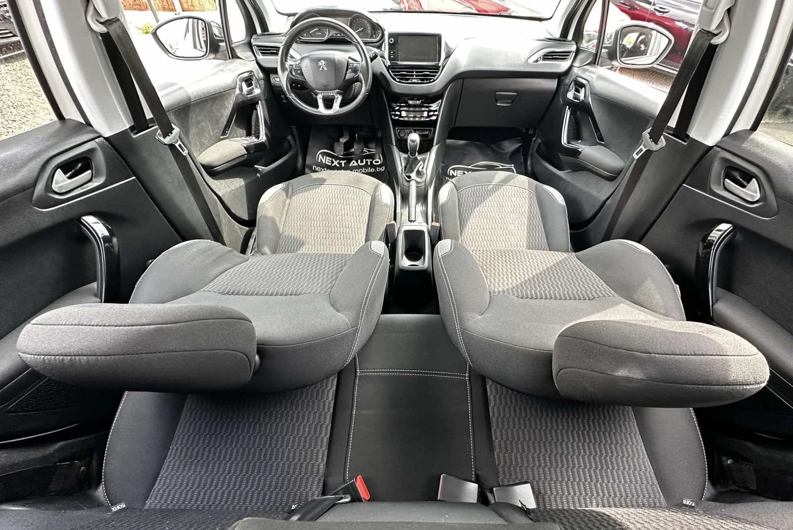 Peugeot 208 1.2I 82HP 101, 000KM EURO6 - изображение 9
