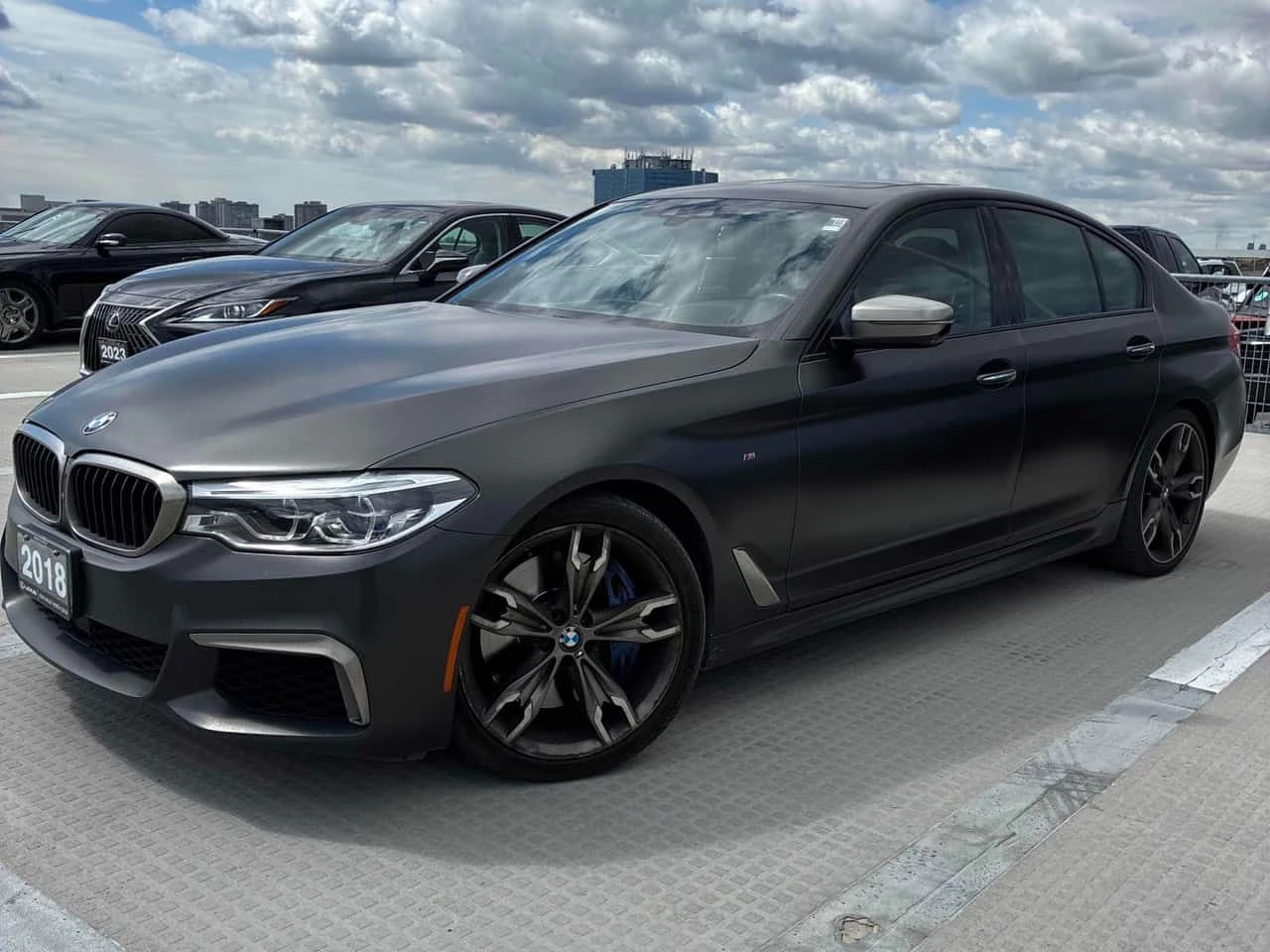 BMW 550 * M550i xDrive * CARFAX * ЦЕНА ДО БГ, снимка 2 - Автомобили и джипове - 54982386