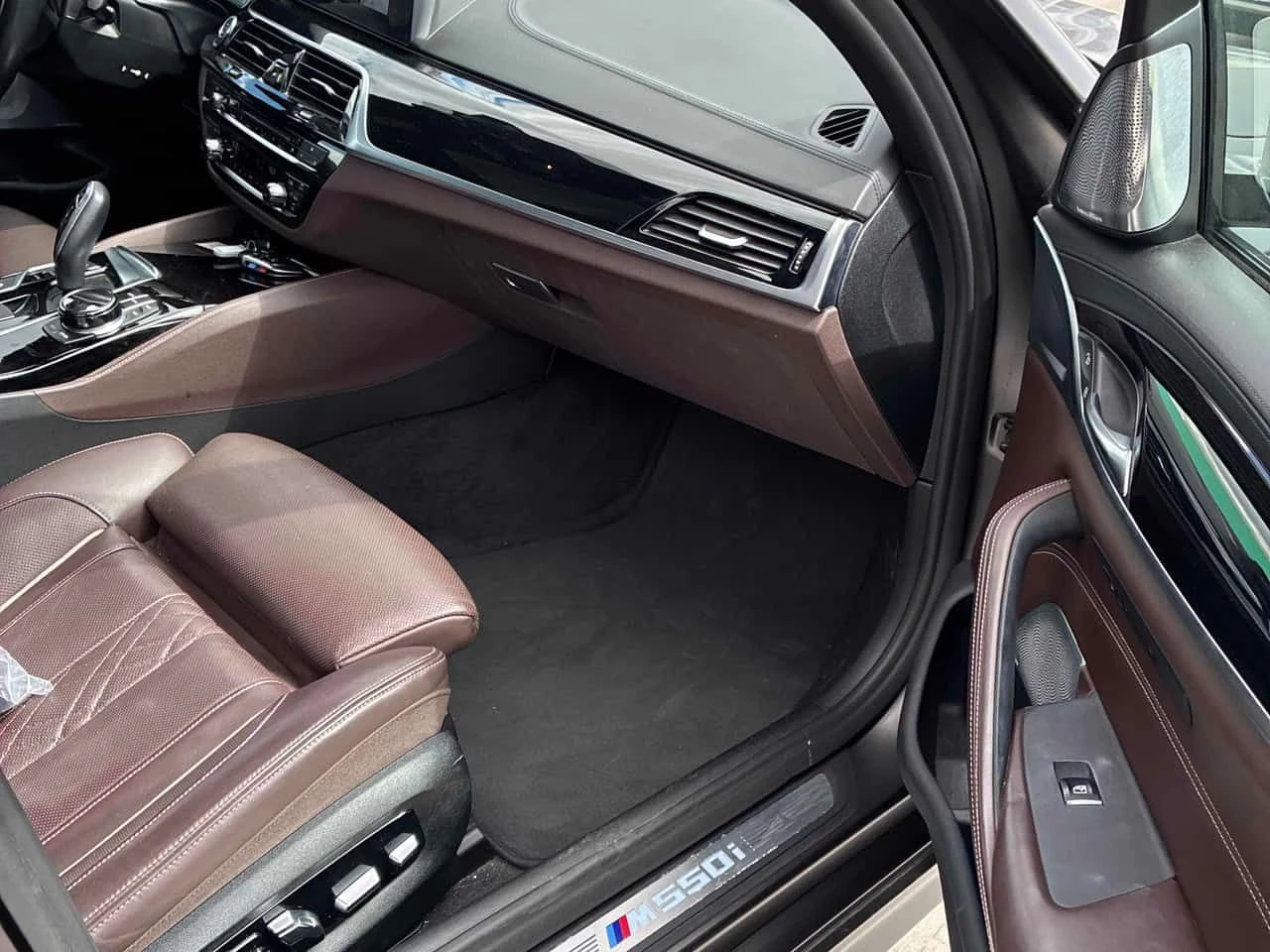 BMW 550 * M550i xDrive * CARFAX * ЦЕНА ДО БГ, снимка 8 - Автомобили и джипове - 54982386