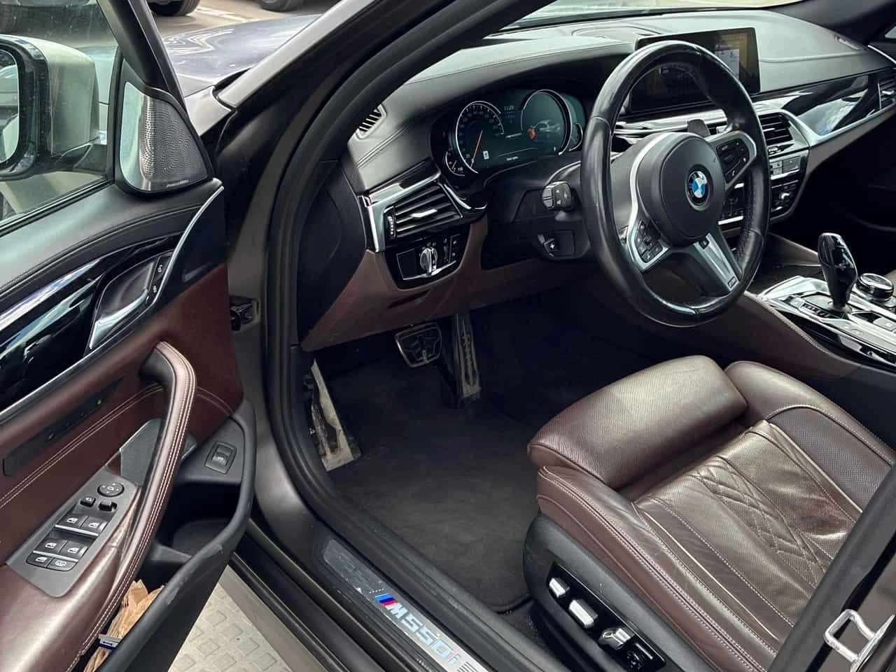 BMW 550 * M550i xDrive * CARFAX * ЦЕНА ДО БГ, снимка 7 - Автомобили и джипове - 54982386
