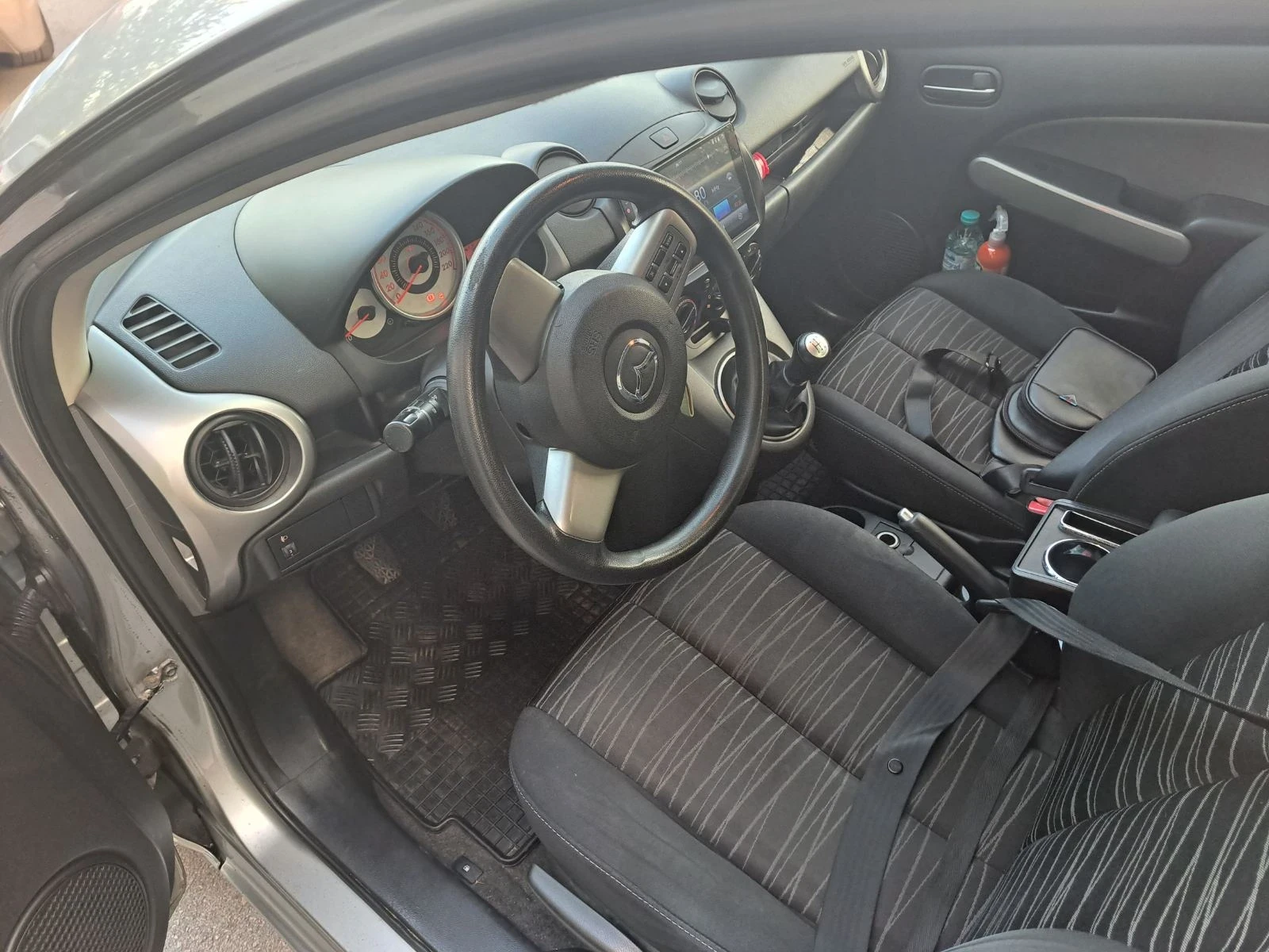 Mazda 2, снимка 6 - Автомобили и джипове - 55261901
