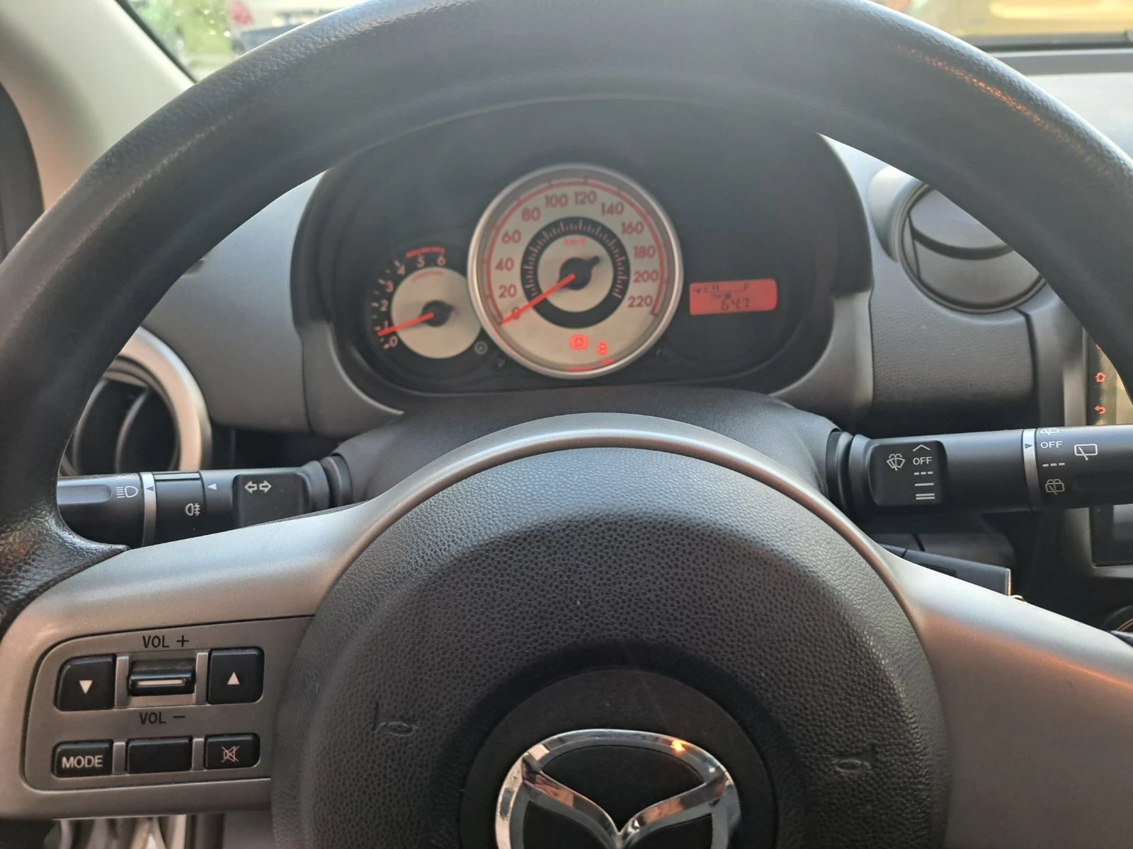 Mazda 2, снимка 7 - Автомобили и джипове - 55261901