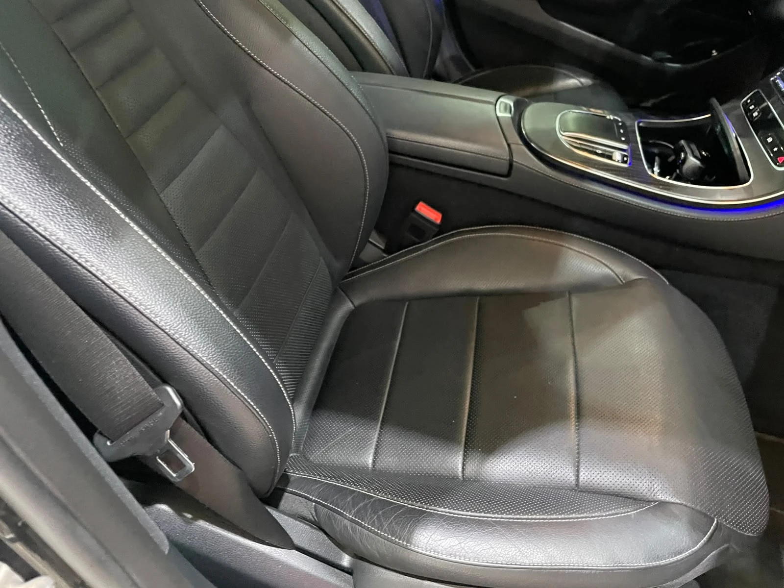 Mercedes-Benz E 220 d 4Matic ! AMG Line ! , снимка 10 - Автомобили и джипове - 55277805