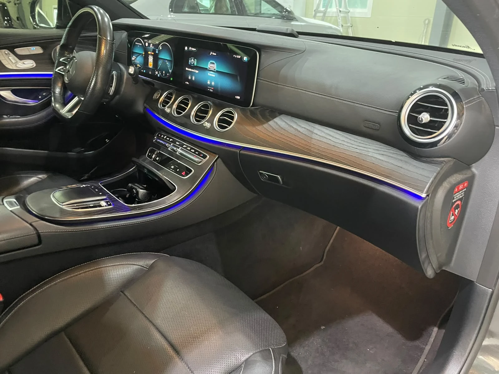 Mercedes-Benz E 220 d 4Matic ! AMG Line ! , снимка 11 - Автомобили и джипове - 55277805