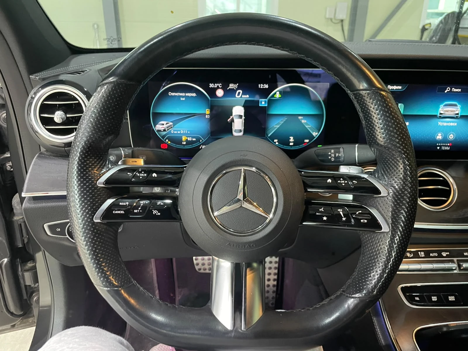 Mercedes-Benz E 220 d 4Matic ! AMG Line ! , снимка 15 - Автомобили и джипове - 55277805
