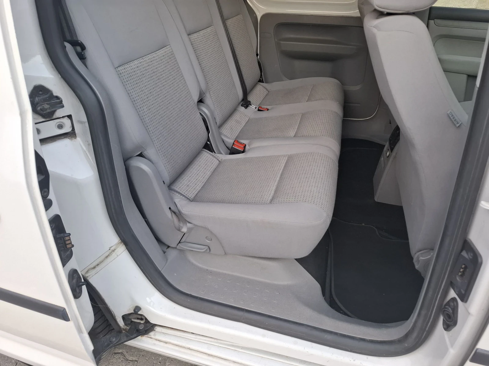 VW Caddy 1.9-TDI 105. LIFE, снимка 14 - Автомобили и джипове - 55677743